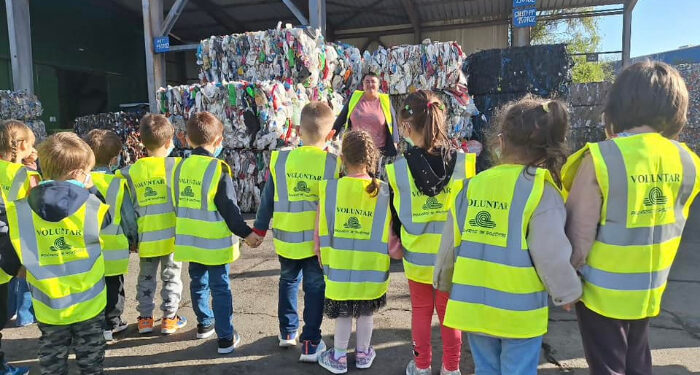 Preșcolarii de la Grădinița nr. 6 Constanța au vizitat Stația de sortare și reciclare a deșeurilor