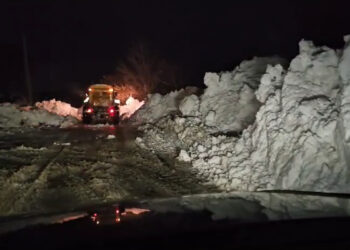 Echipele Drumuri Județene Constanța au scos din zăpadă aproape 500 de oameni, în 14 ore