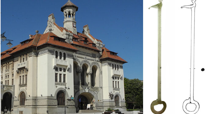 MINAC: Furcă de tors din sticlă, veche de circa 2000 de ani, descoperită pe marginea drumului antic Tomis – Histria