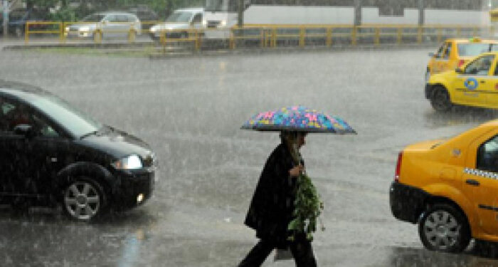 RAJA: Căderile abundente de apă peste Constanța au depășit, în unele zone, debitele de preluare ale sistemului de canalizare