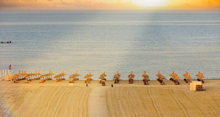 Revelionul la malul mării, o alternativă la tradiționala aglomerație montană