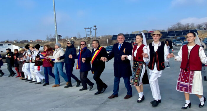 Horă mare în Portul din Jurilovca, de Ziua Unirii Principatelor Române