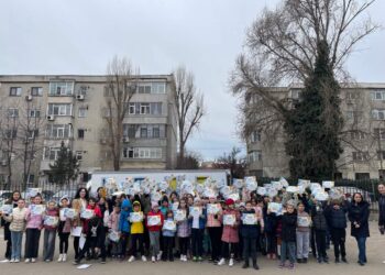 Elevii clasei a I-a B, de la Școala Gimnazială Nr. 8 Constanța sunt câștigātorii concursului “10 cu Felicitări pentru colectarea separată”!