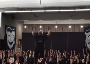 Artist de talie mondială: căminul e la Paris, inima e de român și pe tălpi are harta lumii