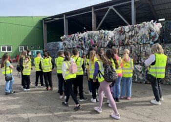 Elevii clasei a IV-a D de la Școala Gimnazială „Nicolae Tonitza” Constanța, în vizită la Stația de Sortare și Reciclare Deșeuri