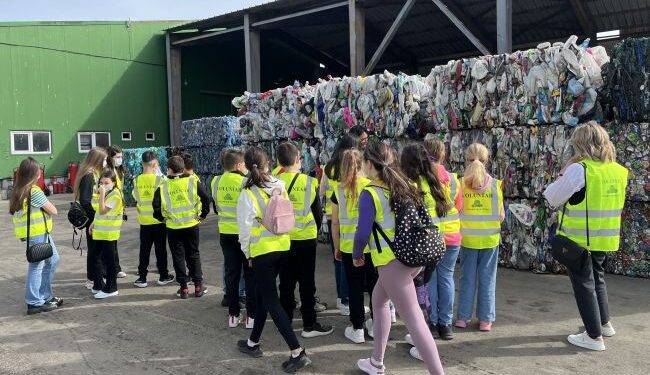 Elevii clasei a IV-a D de la Școala Gimnazială „Nicolae Tonitza” Constanța, în vizită la Stația de Sortare și Reciclare Deșeuri