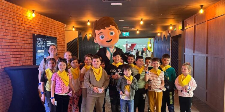 Câștigătorii concursului “10 cu Felicitări” de la Scoala Gimnazială nr. 22 au ajuns la Destiny Park