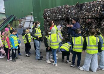 Educație ecologică la stația Polaris de sortare a deșeurilor, cu elevii de la Școala nr.16 Constanța