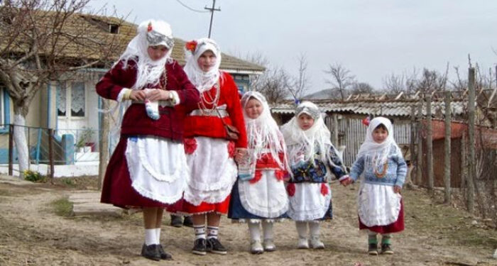 Tradiții românești de Paște: LĂZĂRELUL