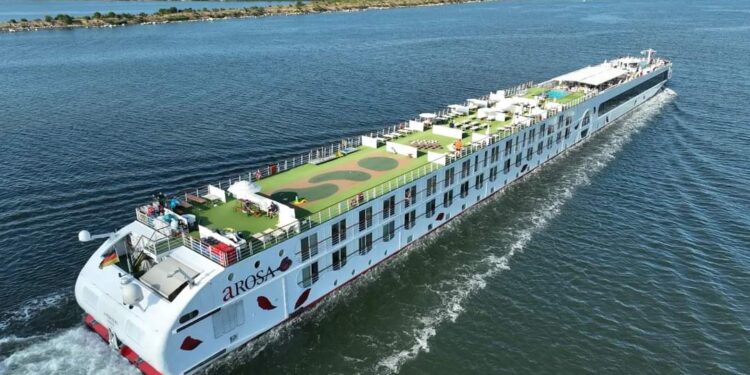 Peste 300 turiști străini, sosiți în portul Constanța, weekendul acesta