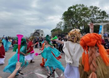 CARUL LUI THESPIS, o reprezentație de succes pe promenada Cazinoului Constanta!