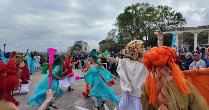CARUL LUI THESPIS, o reprezentație de succes pe promenada Cazinoului Constanta!