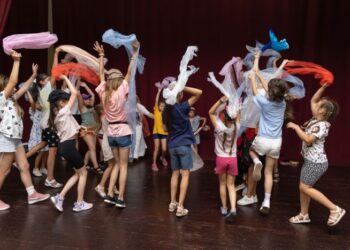 Peste 100 copii din Negru Vodă au participat la primul laborator mobil de arte performative