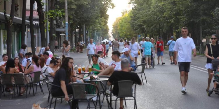 Bulevardul Tomis prinde viață și în acest weekend, prin proiectul Constanța Coffee Break