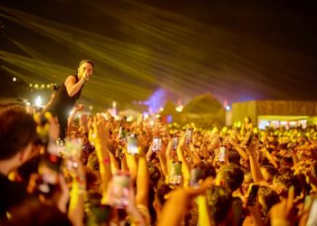 Prima zi la NEVERSEA! Peste 62.000 oameni s-au bucurat de momente unice, la cel mai apreciat festival pe plajă