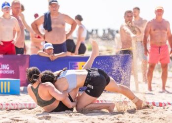 Luptătorii de la CSM Constanța participă la Campionatul European de lupte pe plajă!