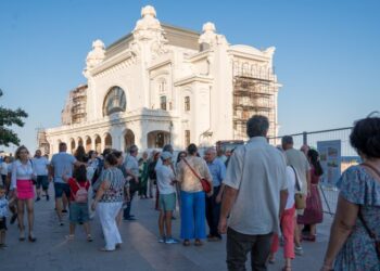 Noi tururi gratuite ghidate pe faleza Cazinoului, organizate de MINAC