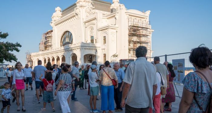 Noi tururi gratuite ghidate pe faleza Cazinoului, organizate de MINAC