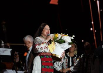 Îndrăgita solistă de muzică populară MARIA DRAGOMIROIU a primit Premiul Special “MAMAIA Nostalgia”, oferit de OMD Mamaia Constanța