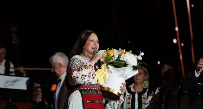 Îndrăgita solistă de muzică populară MARIA DRAGOMIROIU a primit Premiul Special “MAMAIA Nostalgia”, oferit de OMD Mamaia Constanța