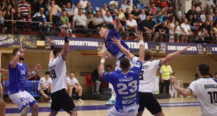 Handbaliștii CSM Constanța au câștigat, clar, duelul cu CSM București