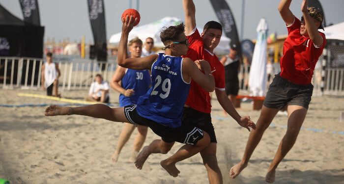 Performanță senzațională! Juniorii CSM Constanța luptă pentru titlul național la Handbal pe plajă