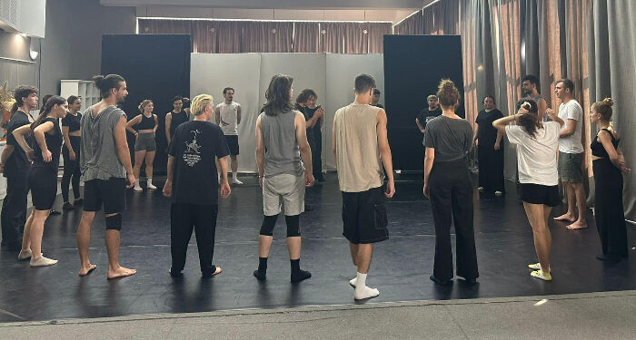 ”Tineri Artiști în Acțiune” – Spectacol Performing la Grădina Tomis din Parcul Arheologic