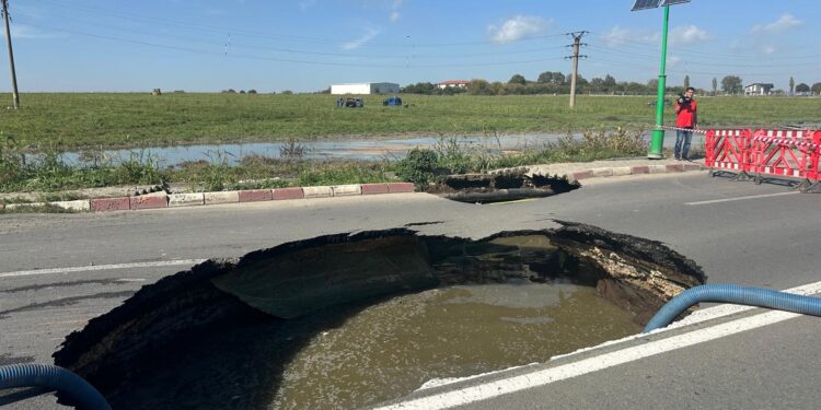 RAJA: Drum surpat între Năvodari și Lumina, din cauza avarierii unei conducte în timpul lucrărilor la rețeaua electrică