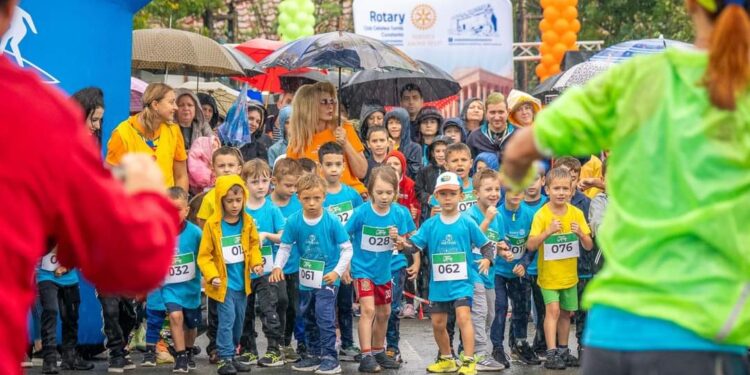 CROSUL COPIILOR, organizat de Clubul Rotary Cetatea Tomis, a adunat la start 200 participanți