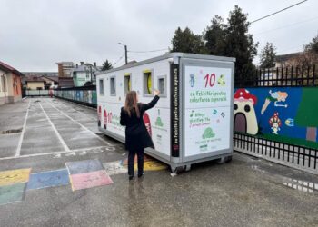 Polaris: Concursul „10 cu Felicitări” a ajuns la o nouă școală din Târgu Jiu