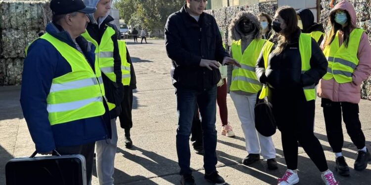 Polaris: Studenții de la Facultatea de Electromecanicǎ Navalǎ, în vizitǎ la Stația de Sortare a Deșeurilor Reciclabile