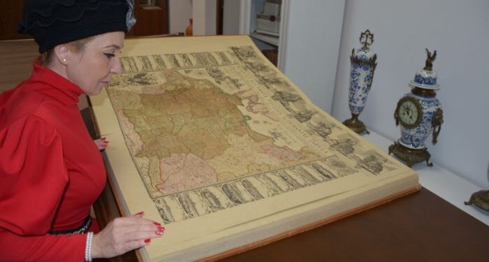 Carte de 20 kg, expusă la Biblioteca Județeană Constanța