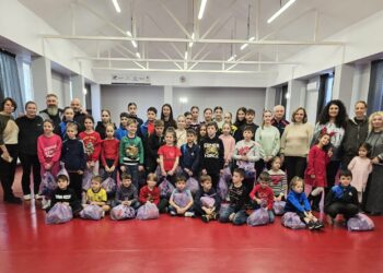 Cadouri de Crăciun pentru micii sportivi constănțeni, din partea Asociației Oportunități de Afaceri pentru Femei, Filiala Constanța