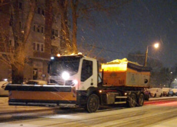 Utilajele Polaris au acționat pe străzile din Constanța în timpul nopții pentru deszăpezire