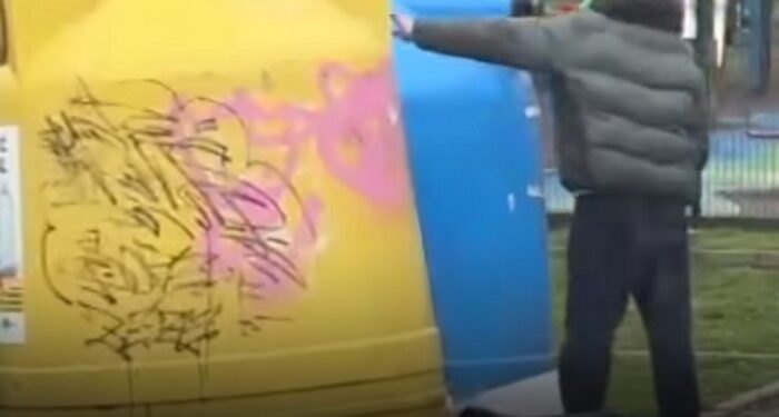 POLARIS: Sesizați Poliția Locală! Vandalizarea platformelor de deșeuri DISTRUGE orașul!