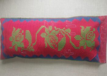 Față de pernă dobrogeană, confecționată în 1940, expusă la Muzeul de Artă Populară Constanța