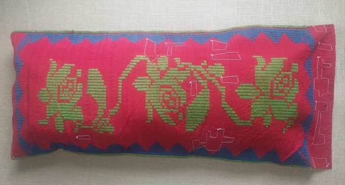 Față de pernă dobrogeană, confecționată în 1940, expusă la Muzeul de Artă Populară Constanța