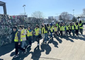Polaris: Elevii de la Școala 10 din Constanța, în vizită la stația de sortare a deșeurilor