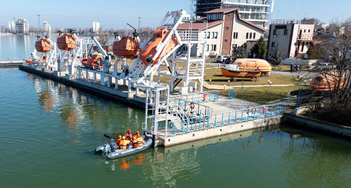 CERONAV, singurul centru de instruire din Europa care deține două bazine de antrenamente