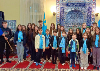 Elevii de la Școala Comunitară a UDTTMR Cobadin au reînviat tradiția colindului Elveda