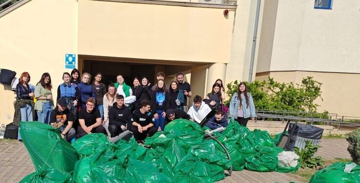 Polaris: 34 de saci colectați, pentru un campus mai curat