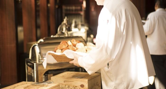 Stargate Crewing recrutează ospătari, bucătari, hostess și cameriste pentru nave RO-RO PASAGERE