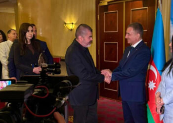 Președintele UDTTMR, Gelil Eserghep, și deputatul Varol Amet, la recepția oferită cu prilejul Zilei Independenței Republicii Azerbaidjan