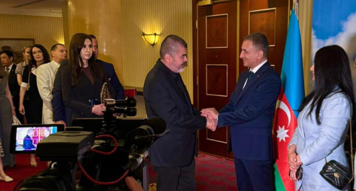 Președintele UDTTMR, Gelil Eserghep, și deputatul Varol Amet, la recepția oferită cu prilejul Zilei Independenței Republicii Azerbaidjan