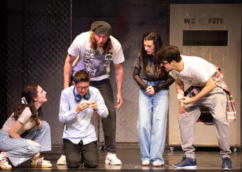 SEAS 2025: +14! AVIOANE DE HÂRTIE – poveste cu adolescenți, la Teatrul pentru Copii și Tineret „Căluțul de Mare” Constanța, joi, 31 iulie