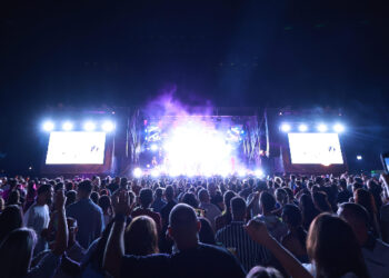 FOREVERSEA MAMAIA NORD: Peste 7.000 de participanți la prima seară de festival. Muzică, emoție și distracție până în zori