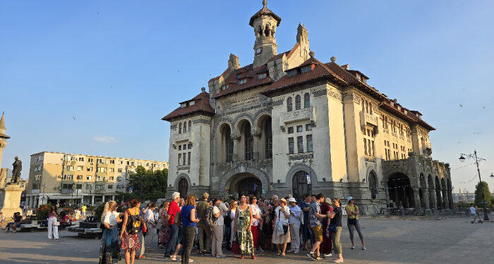 Constănțenii și turiștii, invitați să redescopere istoria orașului în turul cultural „Case celebre din Constanța Veche”