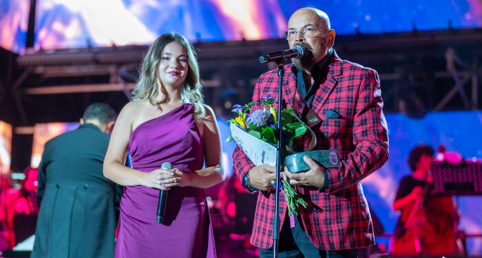 TROFEUL MAMAIA 2025: Adrian Daminescu și ,,Prima mea iubire ești tu”, interpretată de Cristina Sofia Damian