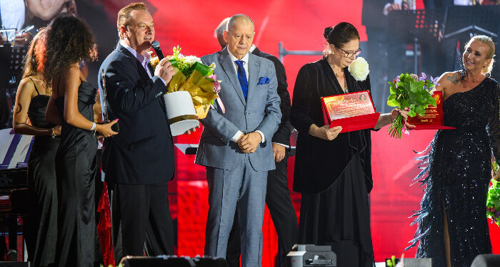 Șase TITANI ai muzicii românești, distinși cu Trofeul Mamaia Nostalgia