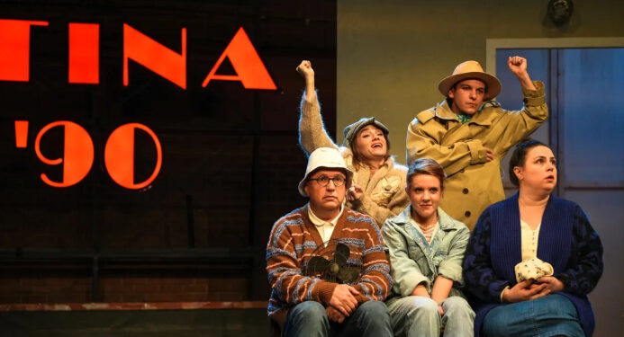 SEAS 2025: Teatrul METROPOLIS București la Casa de Cultură, cu spectacolul PĂRINȚI (12+), vineri, 8 august (VIDEO)